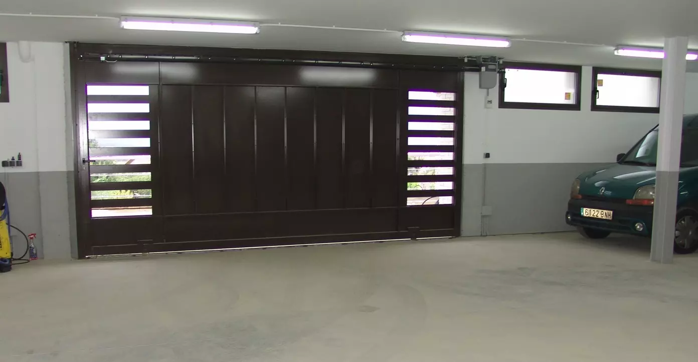 puerta garaje corredera Puertas correderas garaje Vitoria